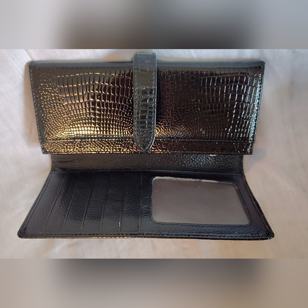 🩷$5 |  Elegant Black Crocodile Embossed Wallet – Pristine Condition - Picture 4 of 8